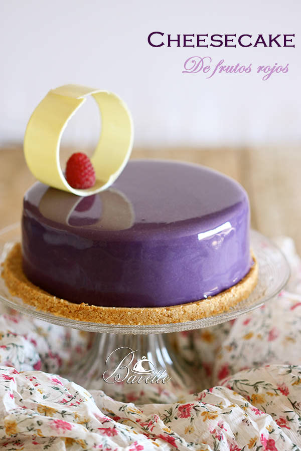 Cheesecake de frutos rojos y glaseado violeta